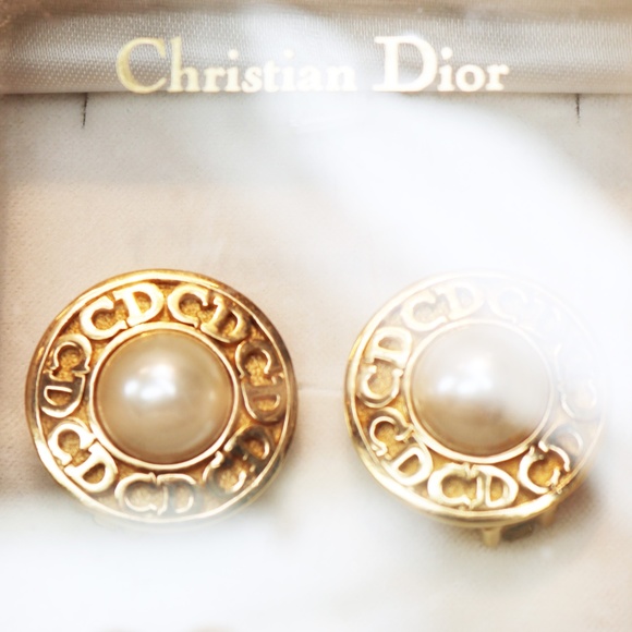 ⚜️ VINTAGE CHRISTIAN DIOR LOGO FAUX PEARL EARRINGS - Picture 14 of 14